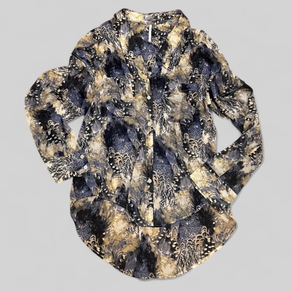 EUC ✵☽Free People☾✵ Sheer Button Down Blouse | Blue Roll Tab Animal Top | XS - Picture 3 of 15